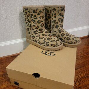 Ugg Classic Short II Bootie - Leopard print size 5